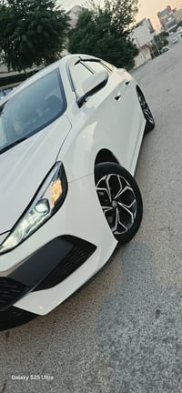 Mg gt سەیارەکە زۆر پاکە هیچی پێوە نیە تەنها دوو پەڵە ساردی بچوکی هەیە ...