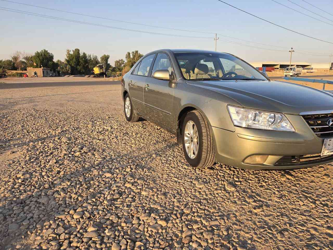 سوناتا امريكي موديل ٢٠٠٩
محرك ٢٤٠٠ دوش 
داخل بيجي تبريد ثلج 
رقم بغداد سنوية ٢٠٢٨ تحويل مباشر 
اربع دسك 
سيارة جاهزة بيهه جراد كم قطعة مرشوش 
السيارة مابيهه حادث ولا فتح 
واسط قضاء ألزبيدية 
***********
