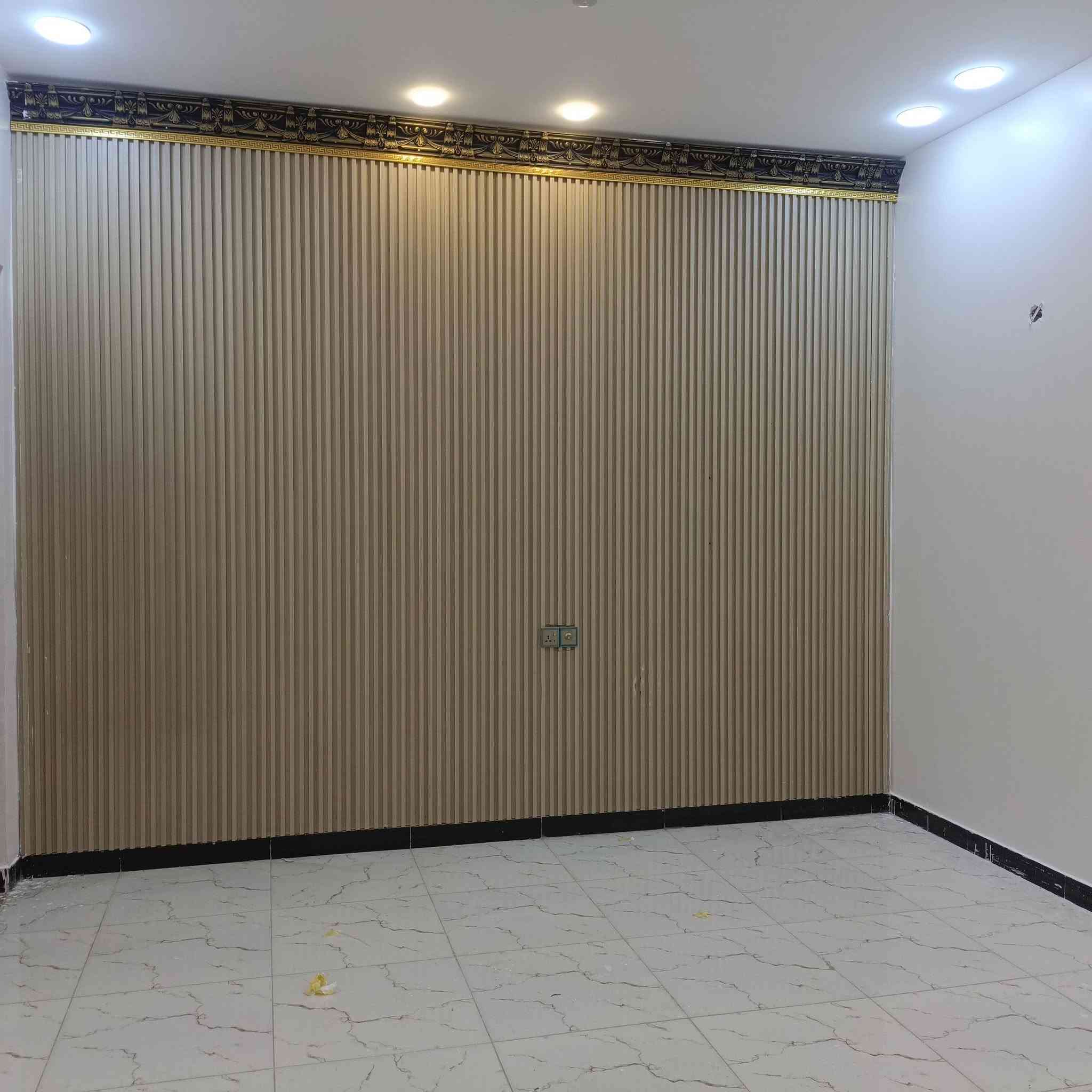 سلام عليكم الي يريد خلفه مال صبغ بيوت داخل  ديكورات واجهيات مع التصليح والترتيب اتصال على الرقم ***********
