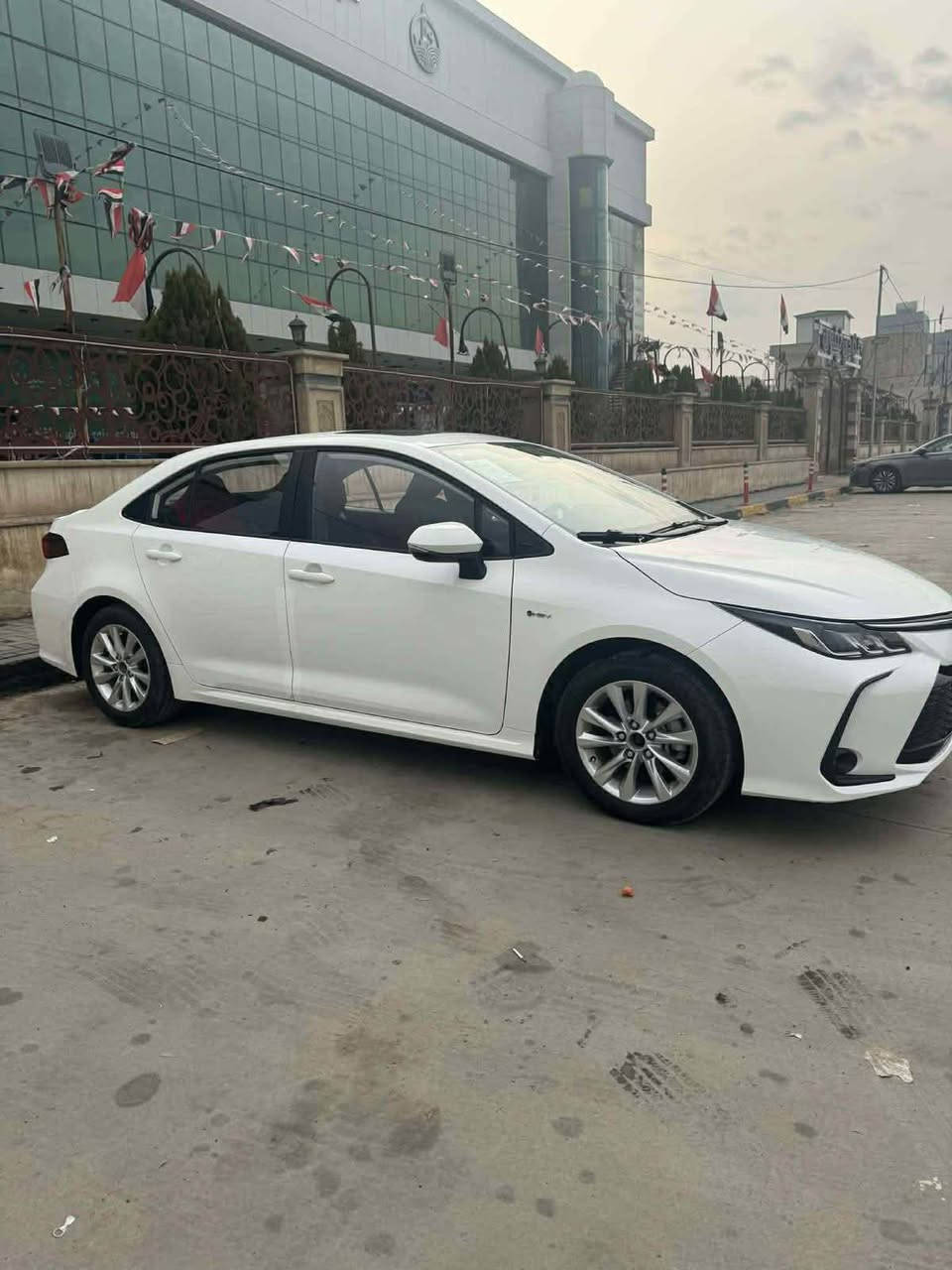 السلام عليكم للبيع  كورلا مرقم بغداد اب اسمي

مكفوله

السعر160وبيها مجال

ماشيه 8 الف كيلو

يعني زيرو سياره

واني خال اضافات الها

يعني جميع الابواب ولدشبول مغلفهن بيها شخط بسيط

كورلا 2025شكل خليجي هايبرد مكينه 1800 علامه سوده HEV   شحن ذاتي    مكفوله كفاله عامه  رقم بغداد بغداد اب اسمي

‎المواصفات 

مكينه 1800 هايبرد شحن ذاتي 

سلايت 

كراسي جلد اصلي+ دركة جلد وحياكه  
رادار + تحديد مسار طريق + قيادة ذاتيه 
قرائة علامات الطريق المرورية
بصمة تشغيل + دخول ذكي  يدة الباب
هاندر بريك بصمة + اوتو هولد 
 بطاين بوب حياكه  مطرز 
كيجات ديجتل 
شاشه مسجل +تبريد بيانو + كامره خلفيه دوارة + كار بلي 
تبريد قطعتين 
لايت زينون عالي ناصي + بروجكتر لد زينون + لد صباحي زينون+ بكلايت لد 
 حساس اطار + حساس مطر + حساس لايت داينمك عالي ناصي اوتو 
ايفو مود + مود درايف + مانع انزلاق 
تحكم  الستيرن كامل مع كروس سرعه
 ايرباك عدد 10
ويل كب  حجم 16 
مكانه بغداد المنصور السياره ماشيه 8 الف كلو 

***********

***********
