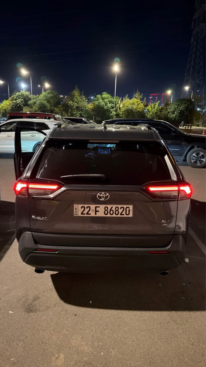 Toyota Rav 4 2023
🎖️ مواصفات XLE :
بصمة رادار دخول ذكي
بريك بصمة
دفع رباعي AWD
رادار امامي خلفي
والخ مواصفات ال XLE عدا الفتحة
🏎️ الممشى : 100 الف كم ( قابل للزيادة ) 
بدون صبغ بدون ايرباگ صور الحادث مُرفقة 
ملاحظة : بيها رصعات بالباب الخلفي سكن 
موضحة بالفديو .
مرقم اربيل الجديد 
سنوية باسمي تحويل مباشر ثاني يوم
📍 مكان السيارة : موصل ، اربيل 
📞 للأستفسار : *********** أربيل, العراق
