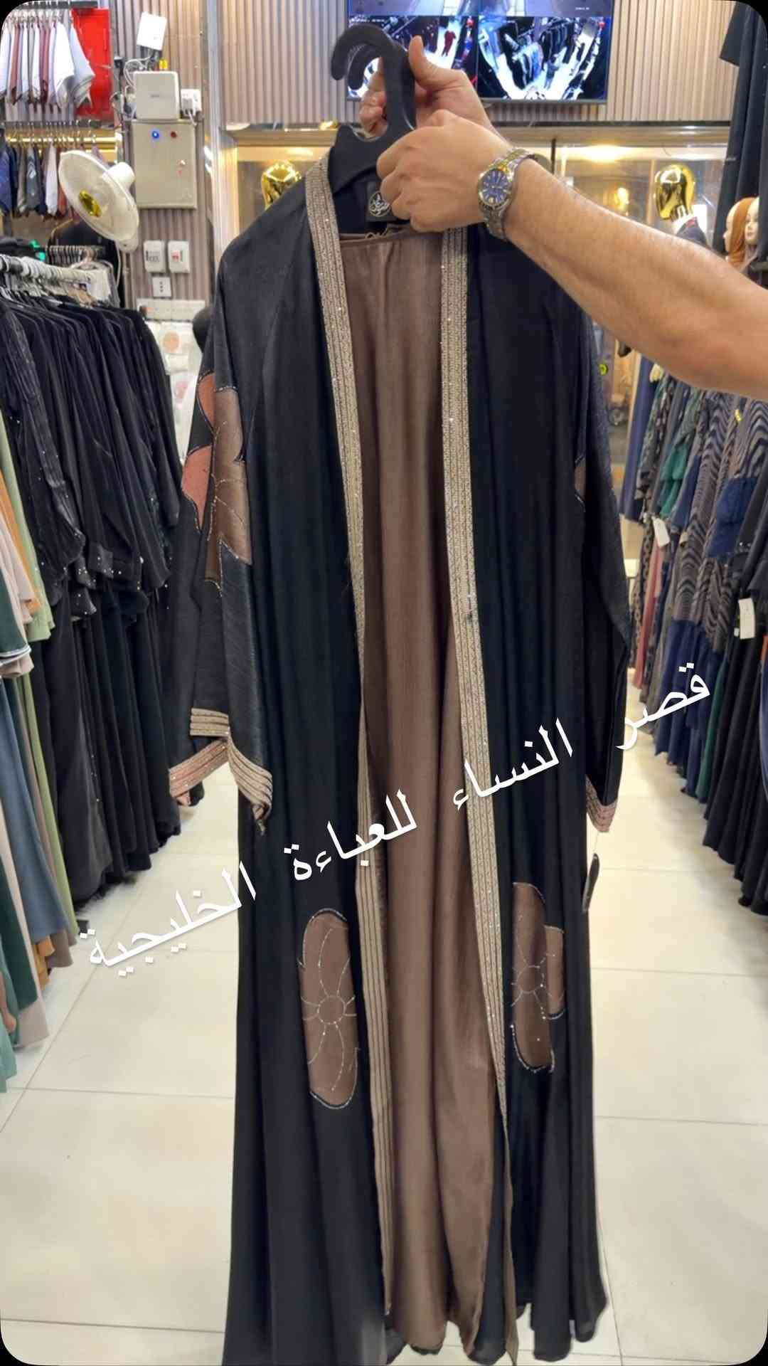 ⁨	✨ قصر النساء للعباءة الخليجية ✨

أناقة خليجية تليق بذوقك 🤍
أحدث موديلات العبايات الخليجية
خامات راقية • تصاميم فخمة • مقاسات متنوعة

📍 تكريت – شارع 40 – مقابل شركة زين
📲 ***********
📲 ***********

#قصر_النساء #عبايات #عباية_خليجية #تكريت #العراق ترند_العراق اكسبلور fyp⁩

نص مكتوب في الصور:
- قصر النساء للعباءة الخليجية