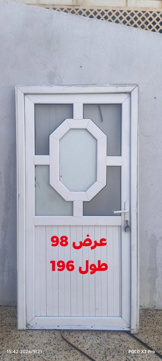باب للبيع بلاستك  الملبن بي كسر  50وبي مجال الموصل حي النتصار ***********

نص مكتوب في الصور:
- عرض 98 طول 196