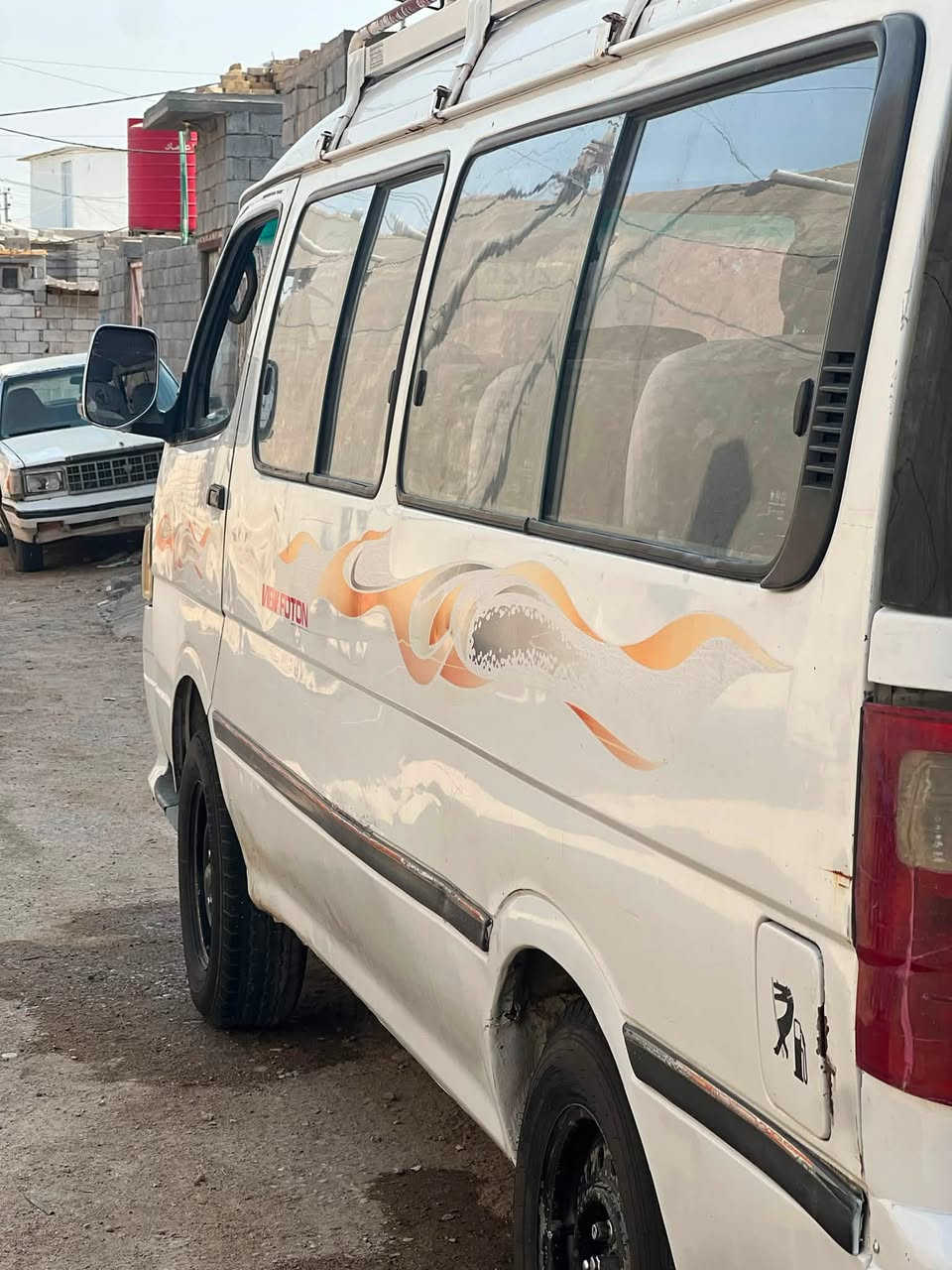 السلام وعليكم فتون موصليه  لبيع كير كمينه كفاله السياره جاهزه من كلشي السعر ٣٣ بيه مجال حك لجيه مكان لسياره بصره ***********
