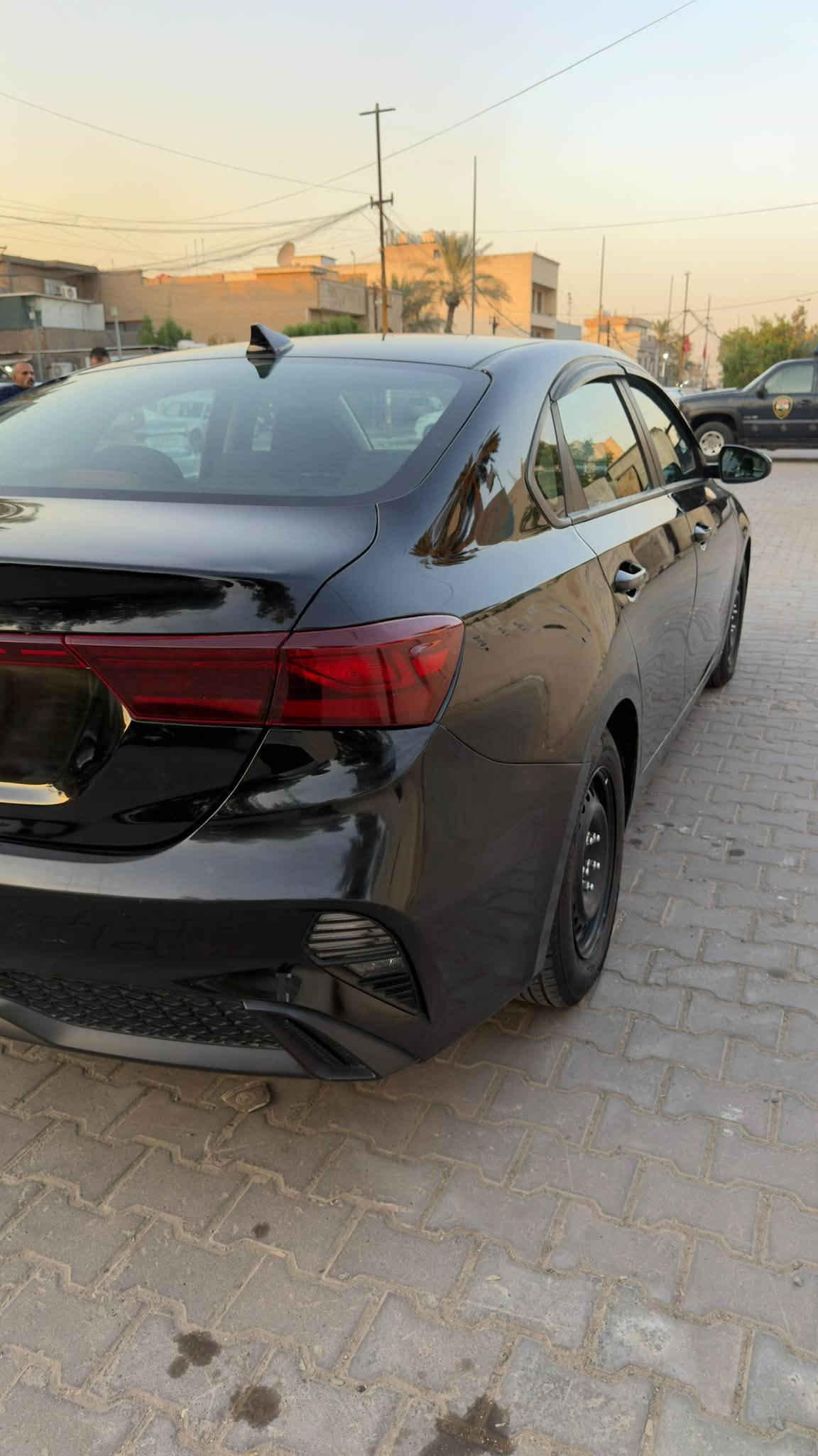السلام عليكم للبيع كيا فورتي 2023 وارد امريكي حادث بسيط باب خلفي وهلال ومصبوغ على كدها محرك 2000 ماشية 52 السيارة جديدة وبدون نقص رقم بغداد بسمي السعر 138 وبيها مجال حك الجية للاستفسار *********** مكاني بغداد التاجيات قرب المرور
