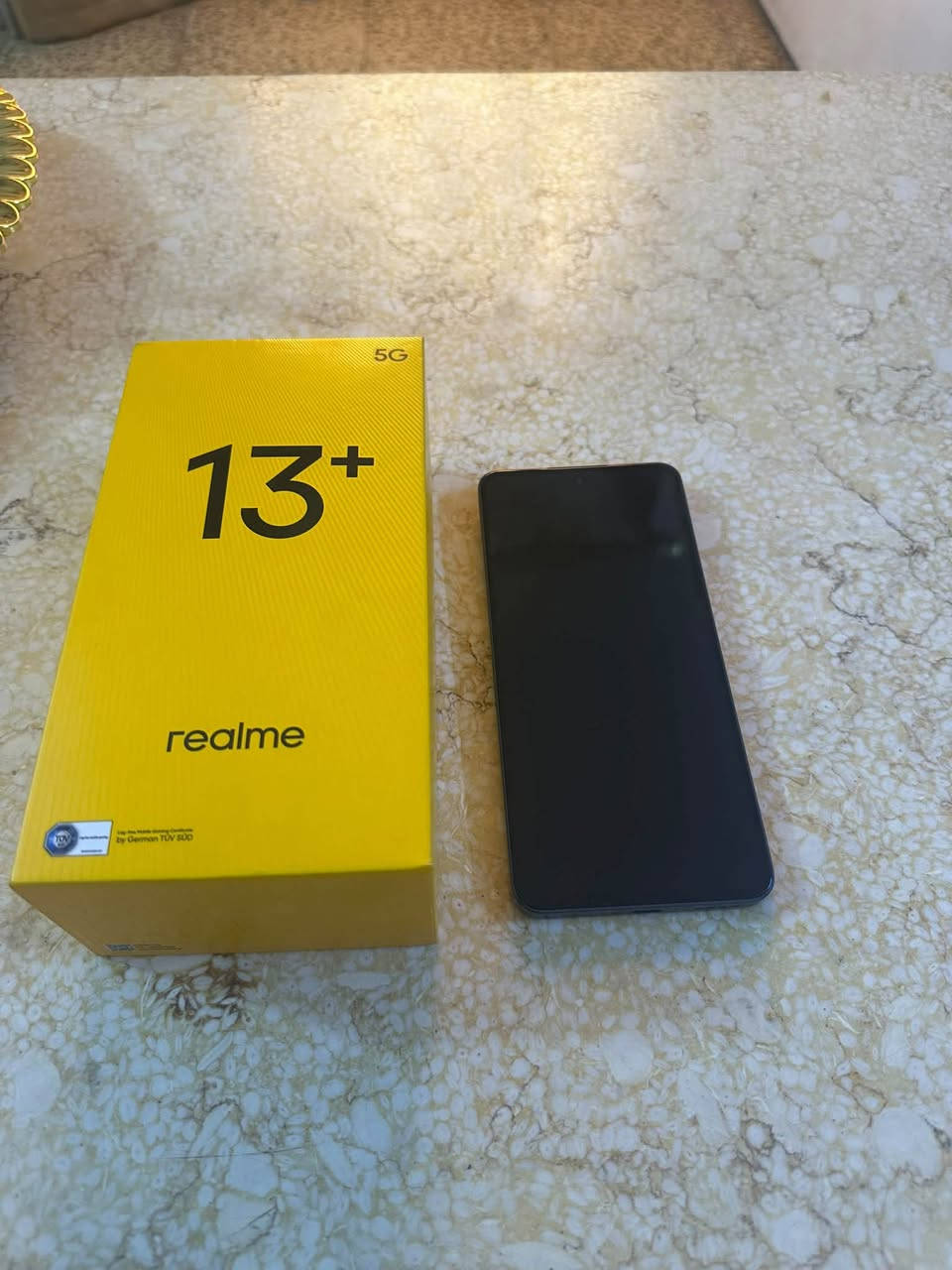 ريلمي ١٣+ 5G
كلشي موضح بل صورة شخط بسيط بل شاشة و ضربة خفيفه بل شاصي سعرة ٢٢٥ كامل ملحقاتة شاحنة ٨٠واط 
مكاني بغداد دورة 
***********
