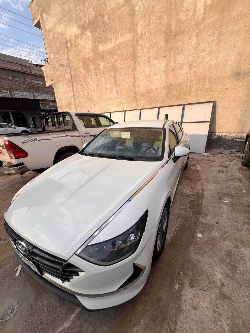 سوناتا خليجي 2020 
سياره بيه حلك البنيد ضبغ وحلك جاملغ 
سياره جاهزه تبريد تخم تاير جديد 
ماشيه 188
سياره بسم مصرف تصير حره بشهر ٤ يعني 2027/4/6
تحكم ستيرن كروس سرعه رادار خلفي 
مكان سياره بصره 
سعره 170 وبيه مجال 
*********** Singapore
