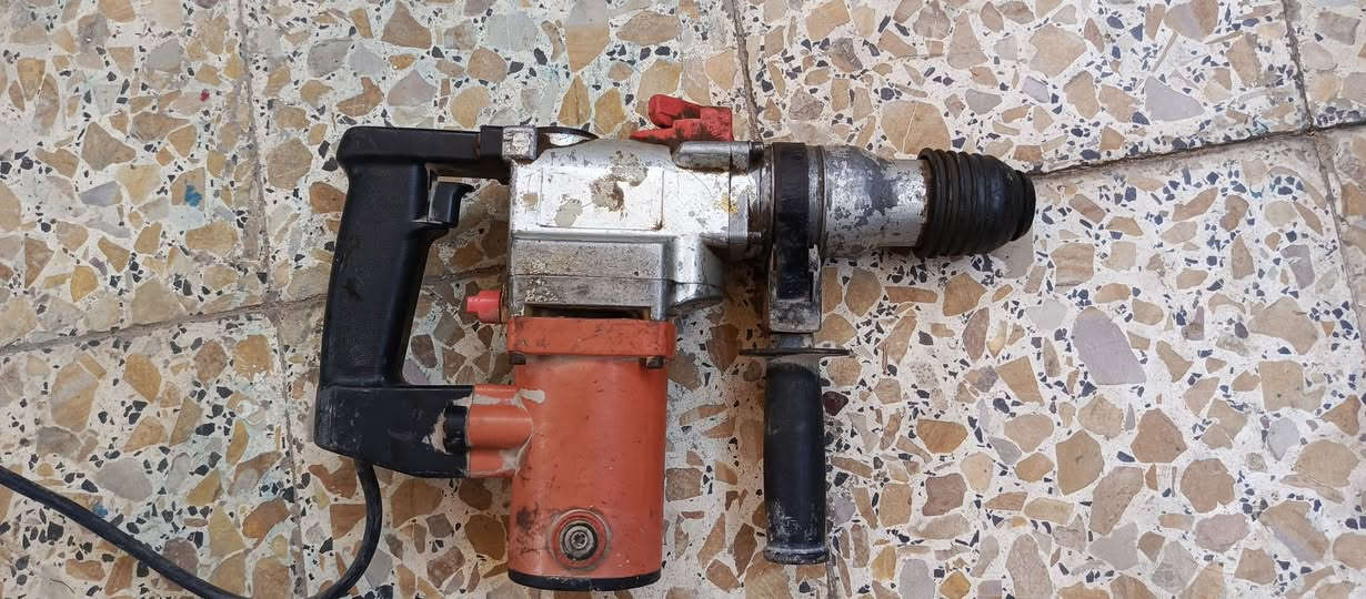 دريل مستعمل نظيف
السعر 25 الف و بالفيديو موضح استعمالة وموجود توصيل وين ماجنت للاستفسار  
***********
