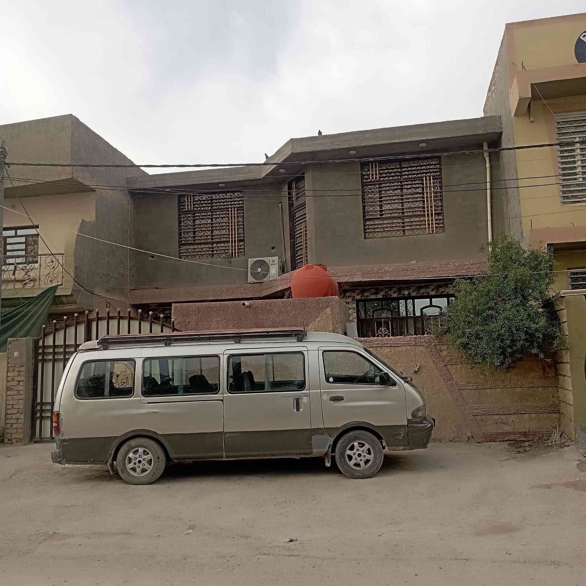 بيت طابو صرف 200متر  طابقين اربع غرف نوم صاله استقبال صحيات  ثاني قطعه عن شارع 80 أمام ساحه خظراء  سعر العقار 260   للاستفسار اكثر الإتصال على الرقم التالي ***********
