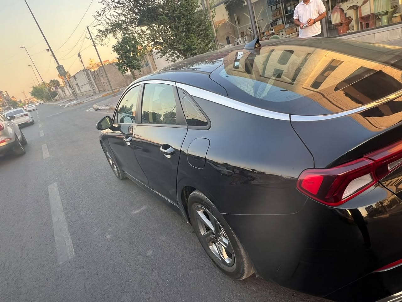 السلام عليكم كي 5 موديل 2021 السياره نضيفة محرك 1600 تيربو حادثها 3 قطع جه السايق بجم كبس راسني على واتساب ادزلك صور الحادث مكان بغداد
***********  السعر 127 وبيها مجال بسيط
