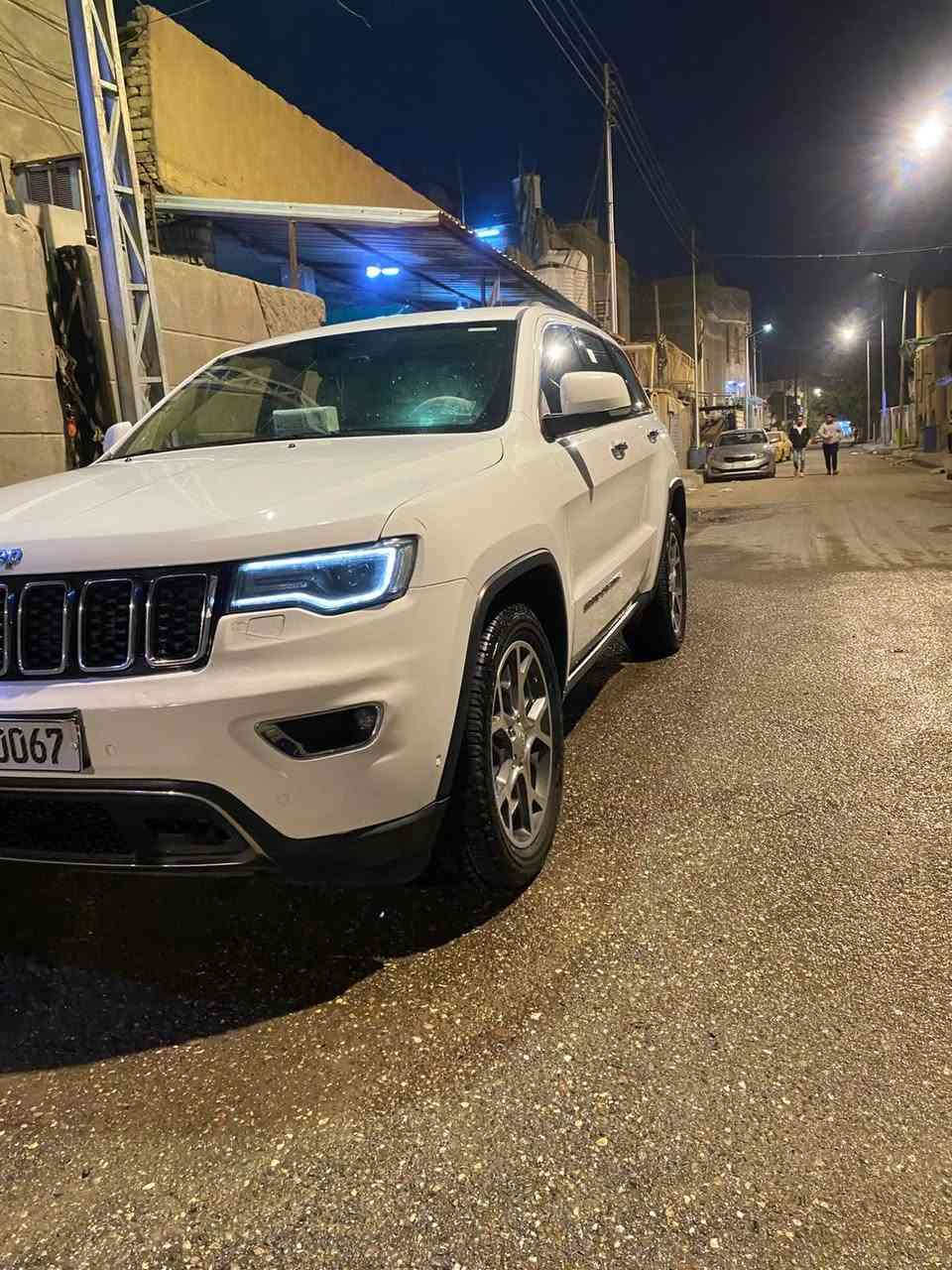 للبيع
جيب كراند شيروكي مديل 19 خليجي 
سياره باسمي تحويل ثاني يوم 
موصفات لمتد يعني فول موصفات للاخير 
سياره جاهزه وحلوه واحلى من الصور 
السياره بيها حالوب كلش قليل وبيها ملاحظات بسيطة تجي شووف بعينك باقي السياره كفاله لا صبغ ولا ضربه 
السعر ٢٣٠ وبيها مجال 
العنوان البصره ٥ ميل 
***********
