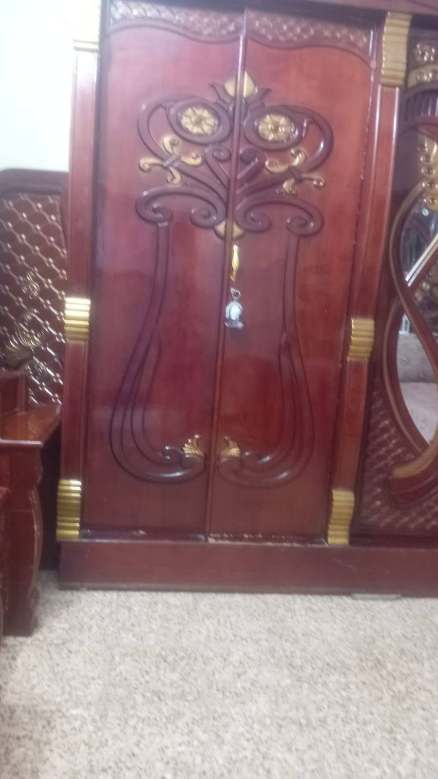 غرفه اخشاب للبيع كامله نضيفه سعرها 550 وبيها مجال بيع مستعجل ***********
