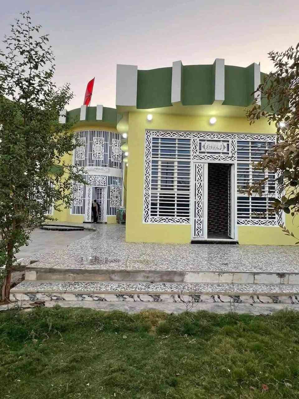 يالله بيت مساحه1000م
ابسعر مناسب جداً لحكوو🏃‍♂️🏃‍♂️😍  

طابو سند 25 اقرار محكمه بسمك 

ستفسار***********☎️متوفر واتساب 

بيت💒 للبيع مساحه 1000متر 

مساحه البناء

 400و400كراج وحديقه

🌺 اطلالت البيت تخبل

وترك خلف البيت 200متر 

الطابق الول 3غرف وصاله

 2وستقبال طول 25متر وعرض 5متر  

ومطبخ وصحيات داخل وخارج البيت العدد 8

الطابق ثاني 3غرف نوم وصاله علا كبر الجوه بناء طابوك وصب الساس وسكف

بعد الكم هديه🎁من ابو 

البيت وين اكوو هيج عروض🔥 تدلولون حبايب ❤

 العنوان  مقابل قريه الغدير شارع المطحنه
