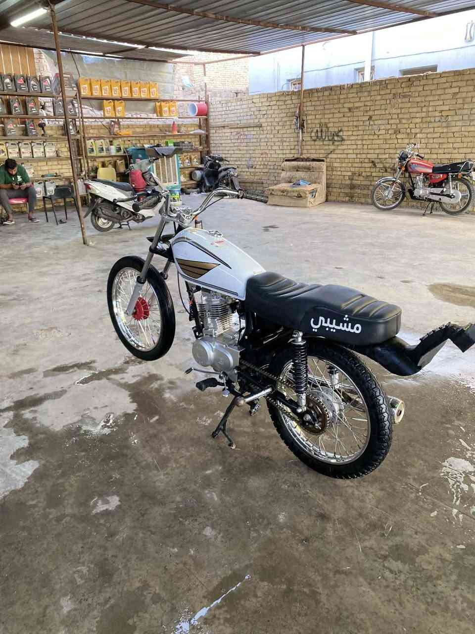 السلام عليكم  دراجه ناما كلك كلك كلك مكفولى برغي ماعايزه تعميره 25 دراجه للبيع مكانه الحمزه الشرقي ***********
