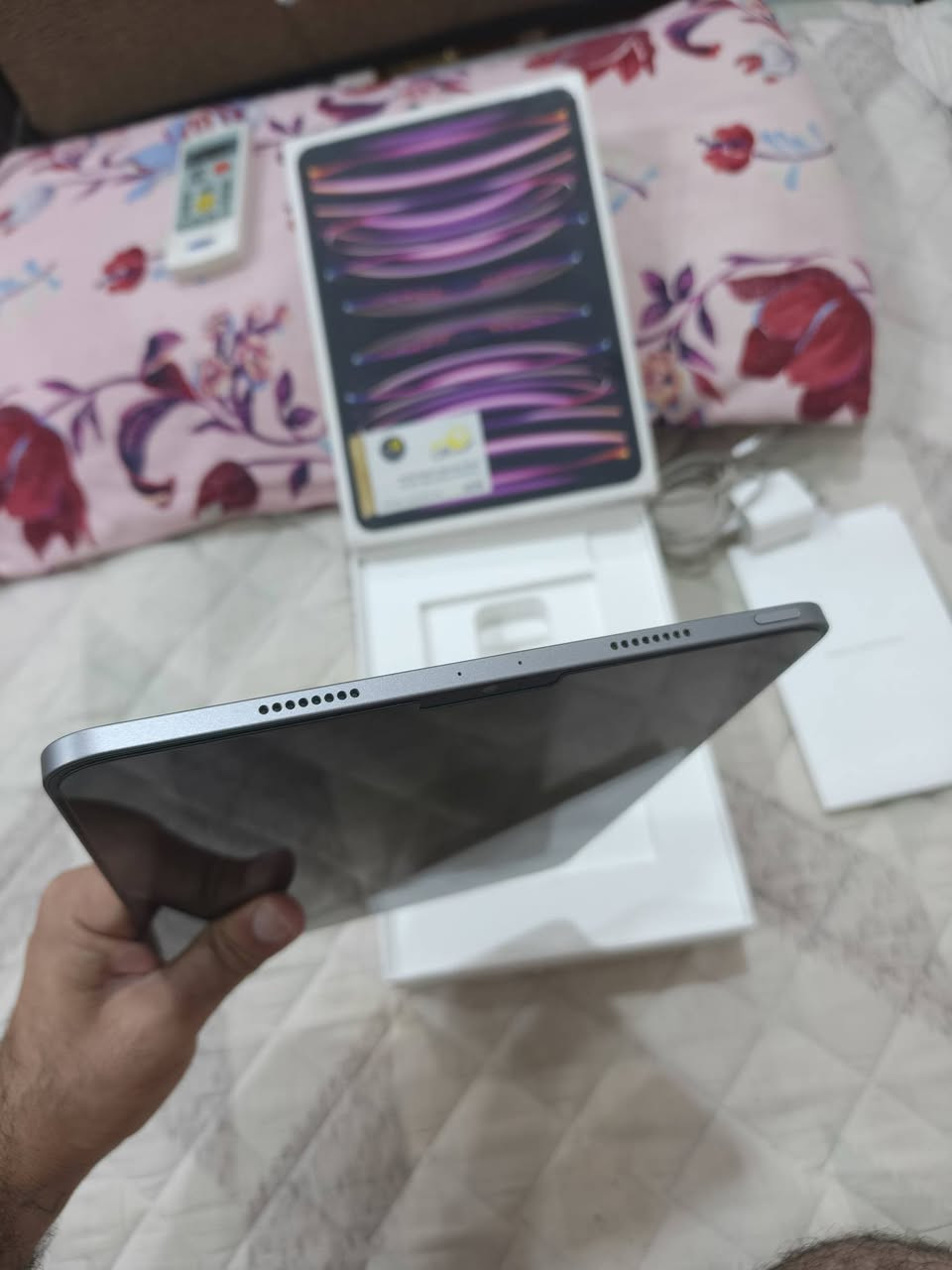 سلام عليكم ايباد 11 برو m2 2024  مكفول من كلشي كامل ملحقات كارتون وشاحنته الأصليه نضافه100/100 سعر 800 مكاني بصره ابو الخصيب محيله متواجد واتساب وع خط رقمي ***********
