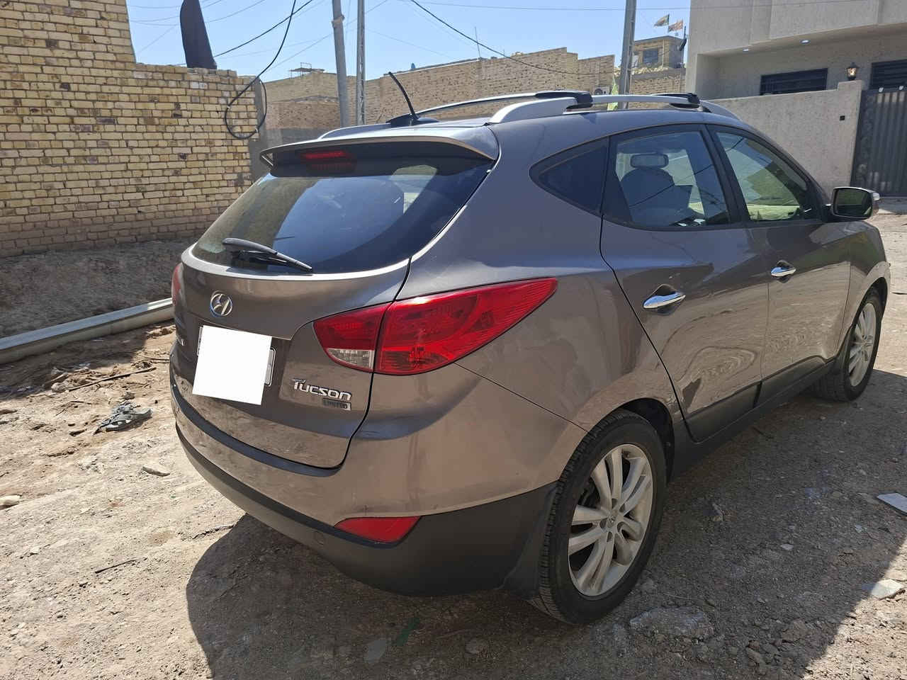توسان 2012 امريكي سيارة حادث بسيط بس دعاميه وصبغ بنيد مكينه 2400دوش سياره جاهزه السعر 135 مكاني واسط كوت رقم الهاتف ***********
