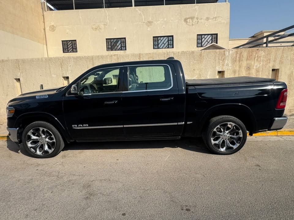 رام 🛑 Limited🛑 2020
محرك v8 هيمي 
🛑وارد خليجي 🛑
كفالة عامة .. رقم بغداد … 
⭕️السيارة مغلفة نانو ⭕️
للتواصل على رقم ***********
