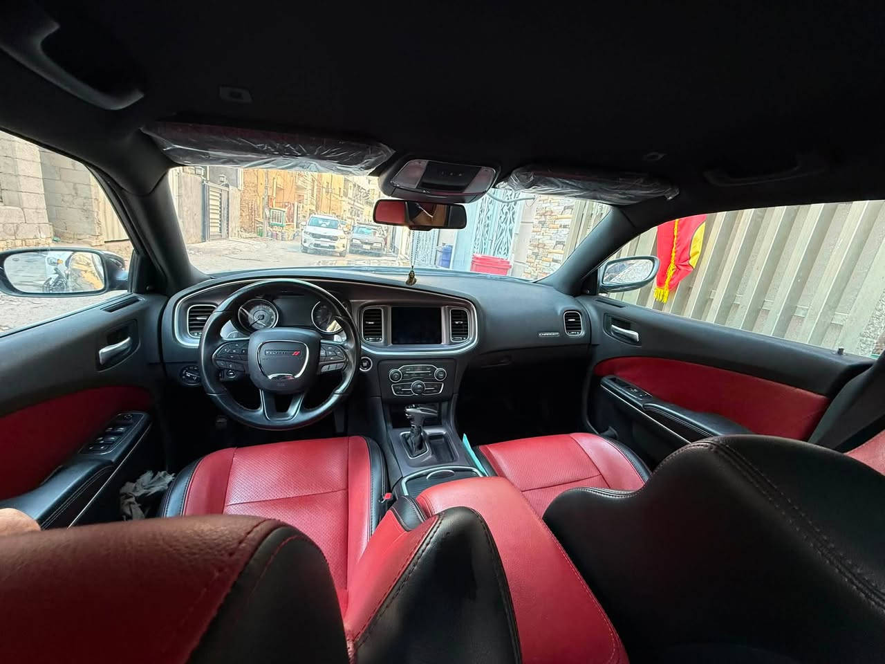 السلام عليكم دوج جارجر GT ٢٠١٩ سياره مكفوله فقط بارد بالجاملغ الامامي بدون تبديل بدون ايرباك حتى الدعاميه بلاديه   ماشيه ٣٩ سياره بالكارتون مكفوله من كلشي بعدها بريحة الشركة ما مستخدمه السياره مضمومه 
السونار وصور امريكا مرفقه بالمنشور سعرها ٢٢٠ وبي مجال رقم بغداد تحويل مباشرتا مكان السياره بغداد الكراده ***********
