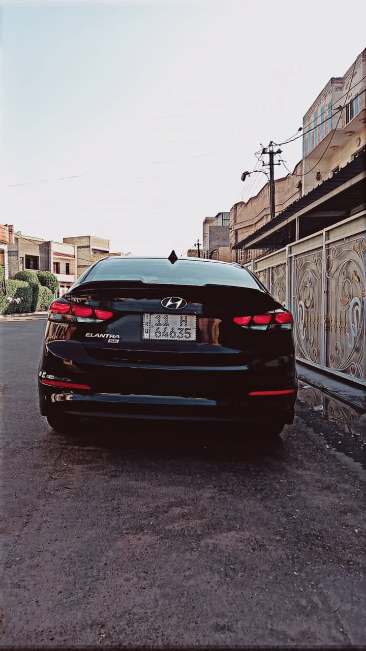 النترا ٢٠١٧
صبغ بنيد فقط بدون دواخل نهائيا 
السعر شدة و بيها مجال 
حادث بنيد فقط و الباقي مكفولة 
كير محرك تبريد صدر كلشي مكفول 
السيارة جديدة اصفاحها كلش حلوة 
و نظيفة محرك ٢٠٠٠ دوش 
كير ايتي المرغوب 
رقم بغداد الجديد بأسمي سنوية و هزة جديدة 
السعر ١٠٠  ورقة 
مكاني الطوبجي 
***********
