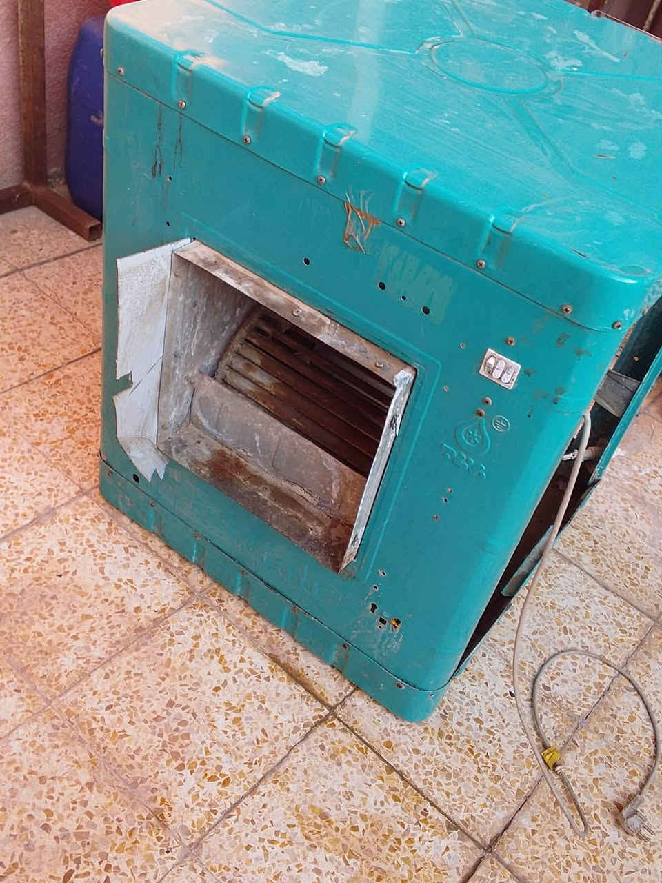 السلام عليكم للبيع مبرده مكان بغداد السعر 80 ***********

