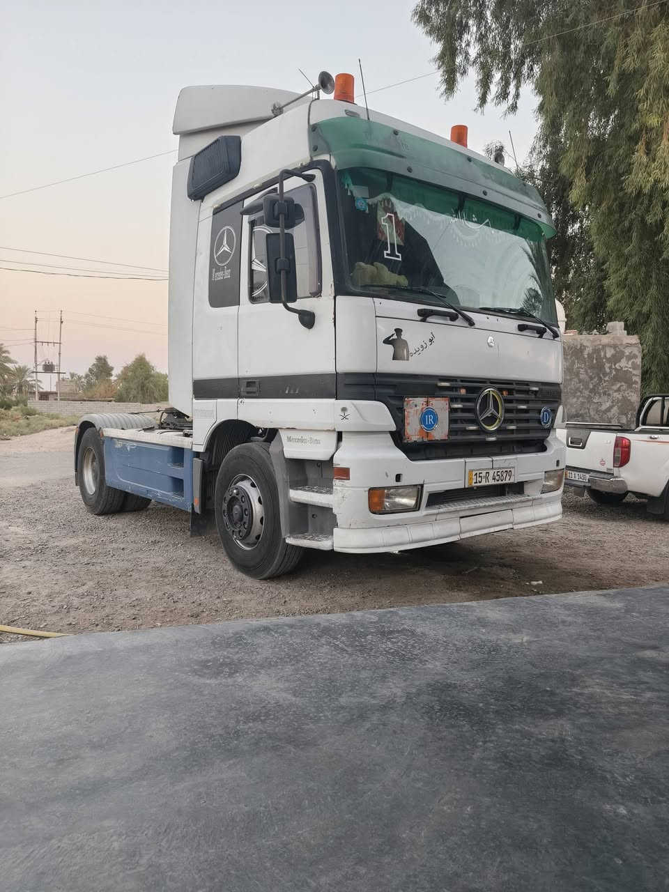 سلام عليكم كتروز لبيع موديل ٩٨ رقم لانبار نكليزي سنويه جديده تخم تاير جديد مربوطه عربه ٤ محور  حجم ١٨٤٦ سياره جاهزه لعمل ***********
