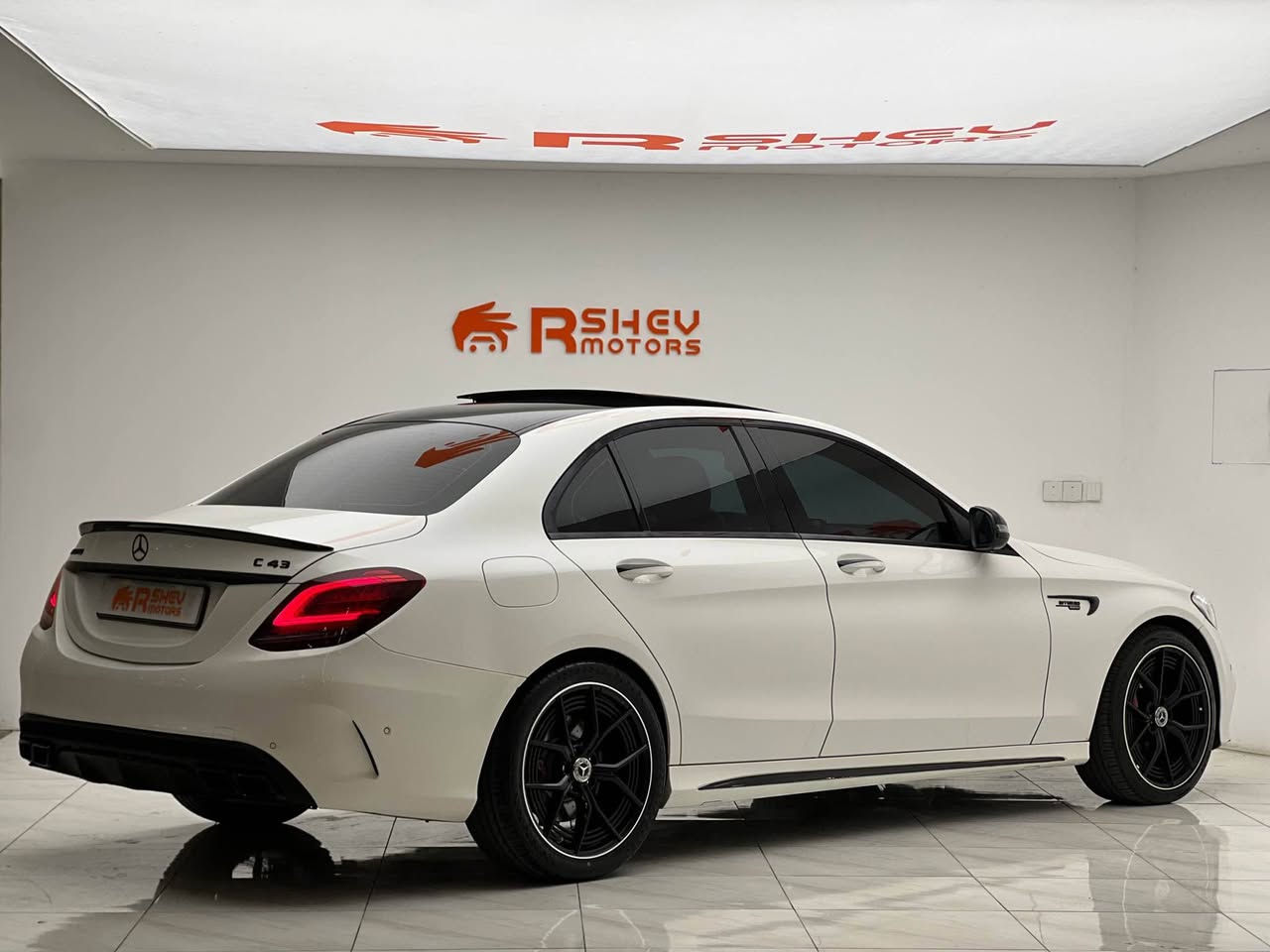 Mercedes-benz C43 2018 🚀🚀
‎مرسيدس سي ٤٣  ٢٠١٨ 

السيارة وارد الماني ضمان✅
:‎مواصفات
(فتحة سقف -رادار و حساسات ٣٦٠ درجة-شاشة-كاميرة خلفية -ابواب و تشغيل بصمة-كشنات جلد تدفئة و خزن-اوتو بارك-داتا شوو-صوت اكزوس AMG بلادي-Adaptive Headlights) يعني فول فول

‎مكينة 6 سلندر+توين توربو حجم  3.0 لتر
‎ماشية 78,000 ميل فقط
‎ضرر السيارة بس حافة بنيد و شبر من جاملوغ و مكانين اكو بارد بدون دواخل بدون ايرباك
‎
‎السيارة كلش حلوة و نظيفة
‎مكفولة من كير و محرك وكهربائيات

‎ب  سعر (٢١٥)$ ورقة و بيها مجال للطيبين

‎مكان السيارة

‎دهوك -معرض ارشف R-Shev
‎رقم51 من معارض التيرمينال 

***********
*********** دهوك, العراق
