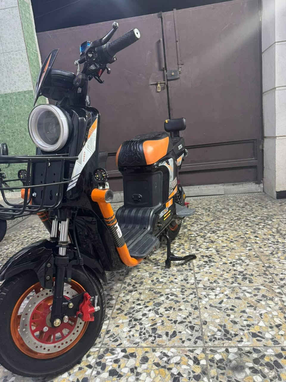 السلام عليكم
دراجه شحن x900 
دراجه ما بيه اي نقص مفتاحين وبصمتين وشاحنه اصليه 
موديل 25  باتريات 5 كبار
مكاني بغداد الامين الثانيه
السعر 375
***********

