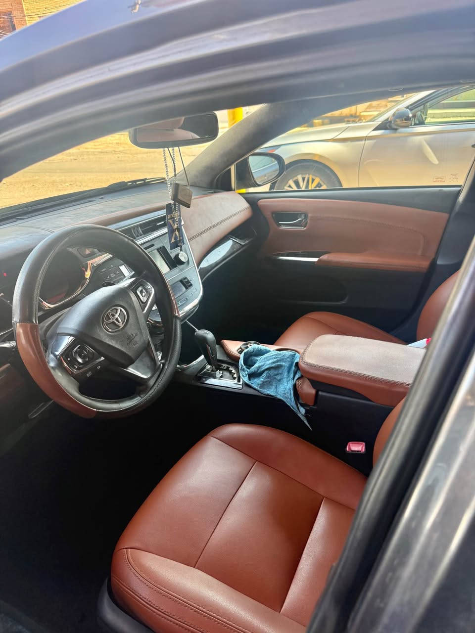 Avalon Toyota 2014 xle 
بصمة ﭠشغيل بصمة ابواب  
فتحة سقف 

رقم بغداد 
ثلاث أنظمة قيادة 
محرك ٦ سلندر 
كشنات تدفئة تبريد 
كشنات جلد
كير و مكينة كفالة 

سيارة وارد أمريكي ضرر جاملغ وبنيد ايرباك دركة 
150$ بيع او مراوس 
مكان سيارة بغداد وديالى 
*********** بغداد, العراق
