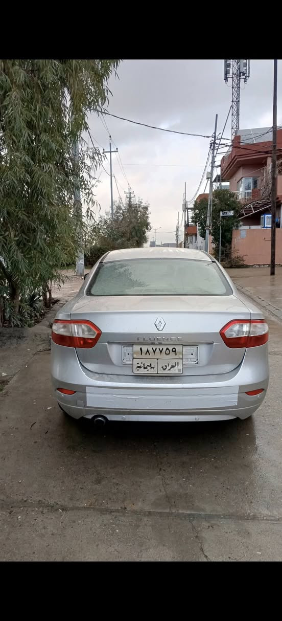 ڕینۆ فلۆنس 2013
گێڕ و مەکینە و کارەبای بە شەرت
2 مانگە مەکینەیەکی لۆکم خستۆتە سەر
گێڕ و مەکینە بیلاد تیدا
3 چەمەلەغی بۆیاخە ناوی نەگرتووە
هەیکەلی زۆر جوانە و سەیارەی مەعرەز نییە هی ژێر خۆمە
بەنزین زۆر زۆر کەم ئەخوات
گێڕی عادی تۆماتیکە
*********** السليمانية, العراق

