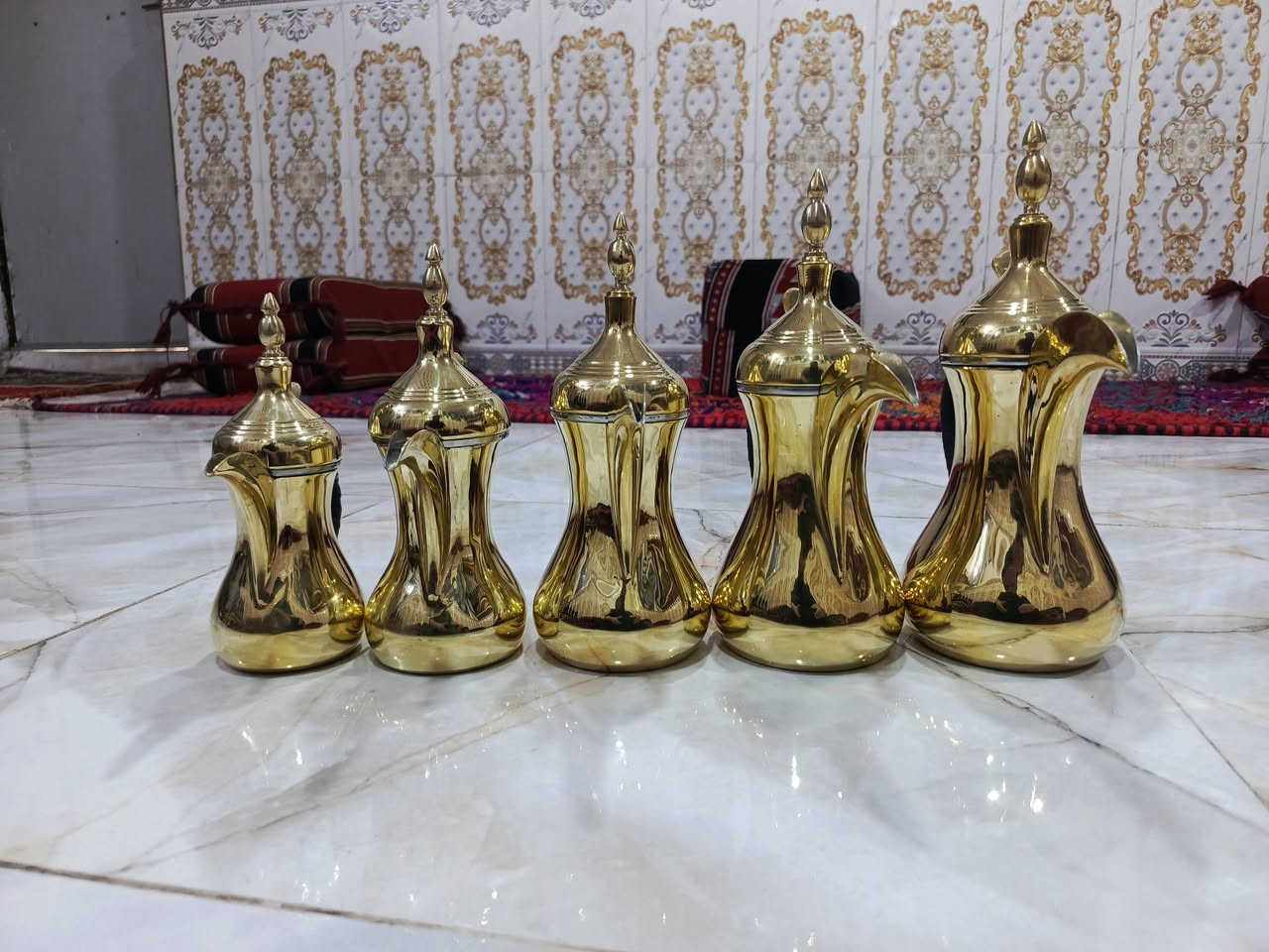سيت دلال رسلان للبيع نحاس صنع سوري قياس 29 27 25 23 21 للستفسار اتصل *********** يوجد توصيل
