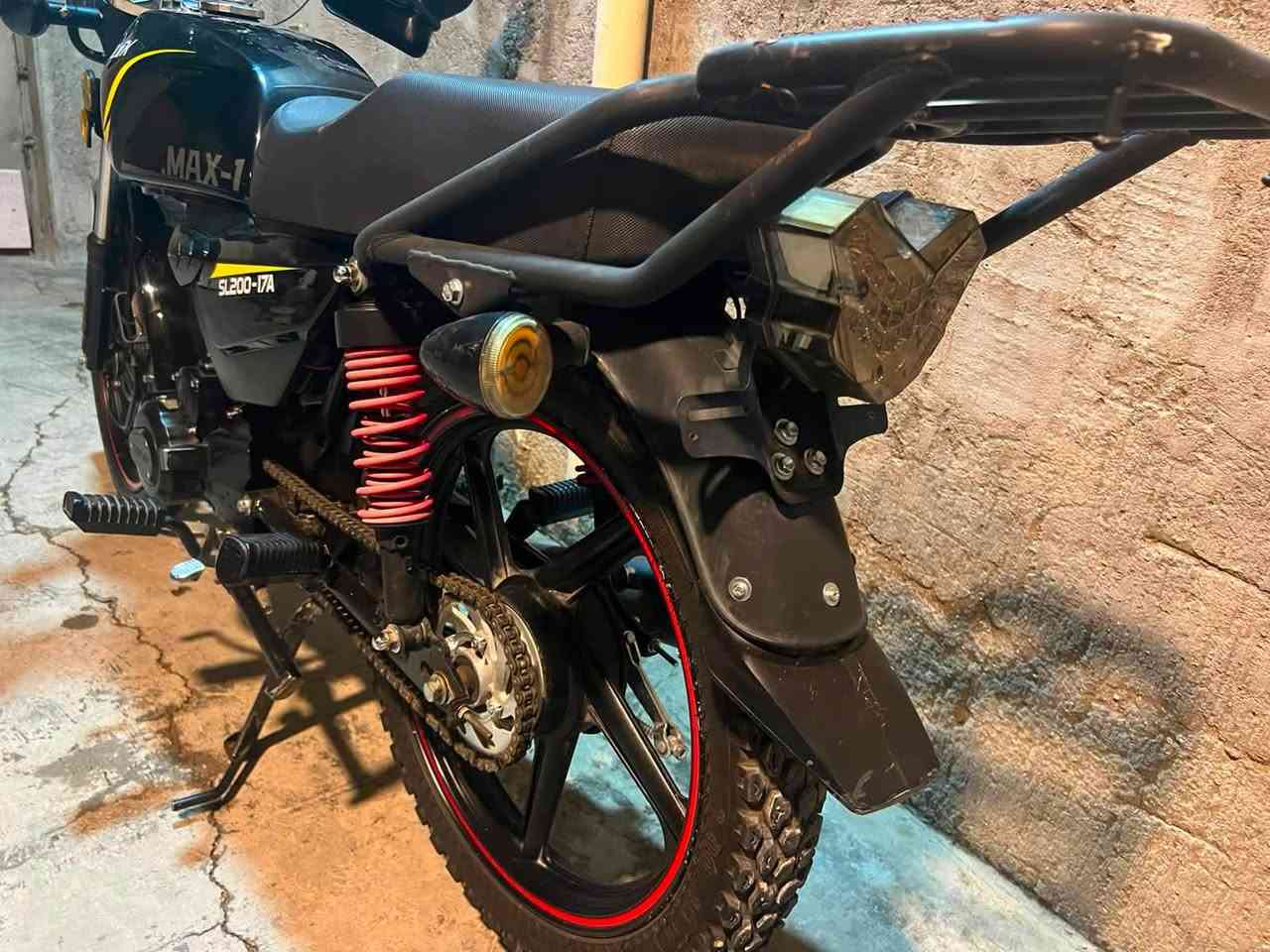السلام عليكم سولنك ماكس1 200cc للبيع موديل2025 نازله ب26
الدراجه فول نضافه ما اشتغل بيها دلفري  مكفوله كفاله عامه مناقصها اي شي عارضها950 وبيها مجال ***********
