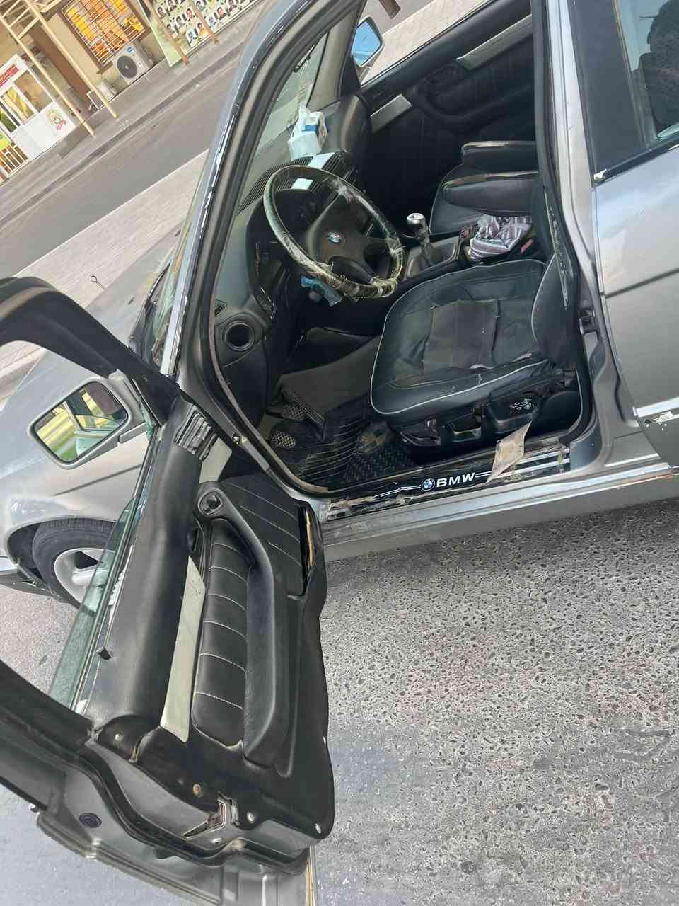 السلام عليكم BMW 520 مسكر عدل كير عادي موديل 89 رقم بغداد بسمي تحويل ثاني يوم تخم تاير حداده تبريد فقط بي ليك كهربائيات شغاله السعر 35 وبيه مجال قليل مكاني البصره
***********
