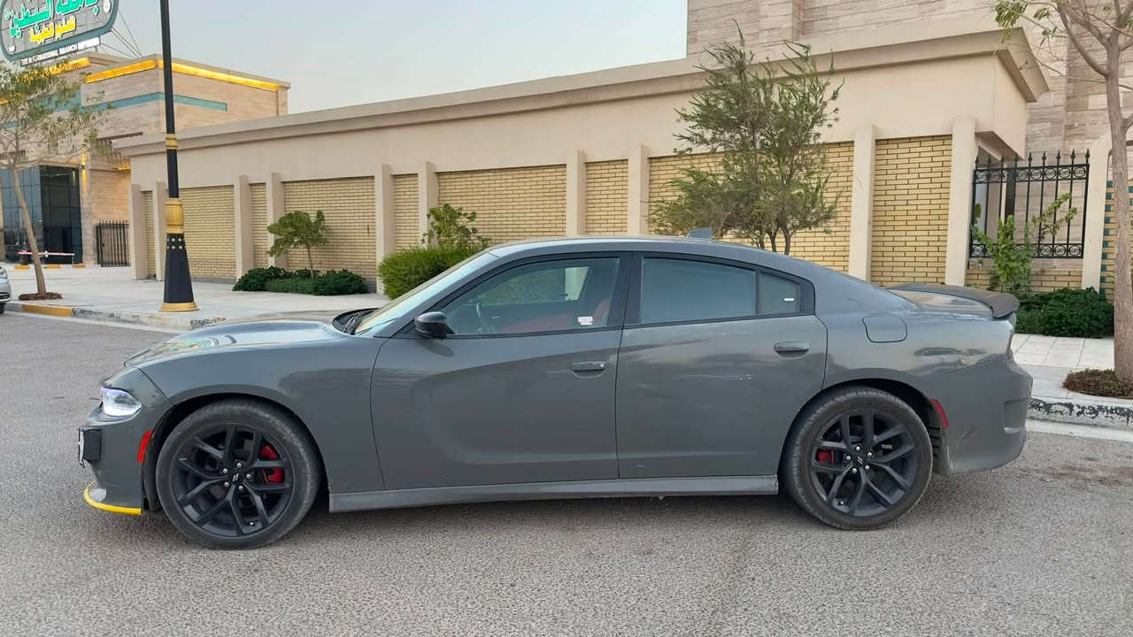 لسلام عليكم جارجر Gt موديل 2019 لون اسمنتي السيارة حادثها حلو و موجود كدامكم ب الصور محرك كير حداديه نضافة فول السياره نصبتها حلوه داخلها قماش جلد لون احمر شوته رياضي تايرات خلفيه جدد عليها ترتيبات بسيطه ايرباك فقط دركة  للاستفسار اكثر على الرقم *********** موجود واتساب او رصيد باي وقت مكانها كربلاء
