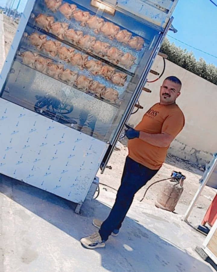 شوايه فحم كامله وشغاله للبيع
  شوايه غاز حجم كبير شغاله تلزم 26 دجاجه للبيع
للاستفسار رقم الهاتف ***********
