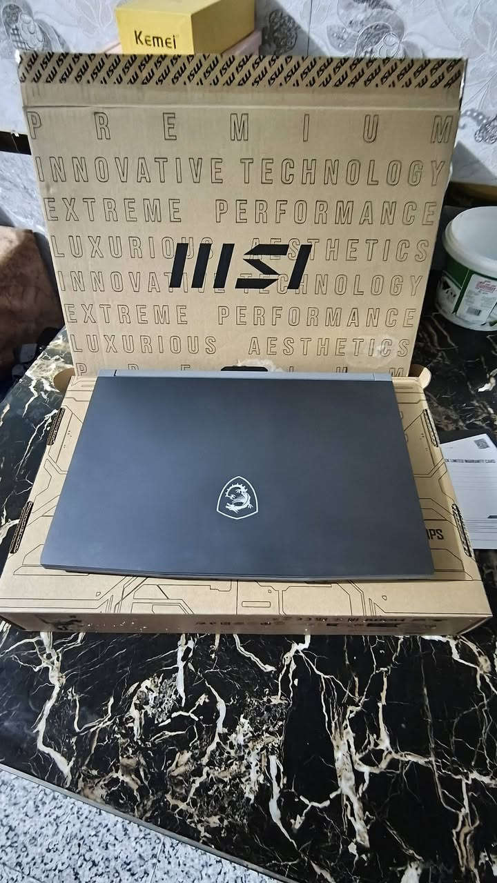 لابتوب MSI Thin 15 B12UCX
المواصفات:
​المعالج: Intel Core i5-12450H (الجيل 12 / 8 أنوية)
​كارت الشاشة: NVIDIA GeForce RTX 2050 (4GB GDDR6)
​الشاشة: 15.6 بوصة FHD بتردد 144Hz (سلسة جداً بالألعاب)
​الذاكرة (RAM): 8GB DDR4 (قابل للترقية)
​التخزين (SSD): 512GB M.2 NVMe (مع منفذ إضافي مفتوح)
​الكيبورد: إضاءة خلفية زرقاء مميزة (Single-Color Blue)
​الوزن: خفيف وعصري (1.86 كغم فقط)
​✨ مميزات إضافية:
​الجهاز بحالة الفابريقة ولم يدخل أي صيانة (فقط تم تغيير معجون حراري للحفاظ على الأداء).
​حرارة ممتازة وصحة الهارد والبطارية بحالة ممتازة.
​يأتي مع كافة المرفقات والمشتت الحراري الإضافي للـ SSD.
​📌 السعر: 750,000 دينار عراقي (قابل للتفاوض للجادين).
📍 المكان: [بابل-حله]
📞 للتواصل: [خاص او على الرقم : ***********]
