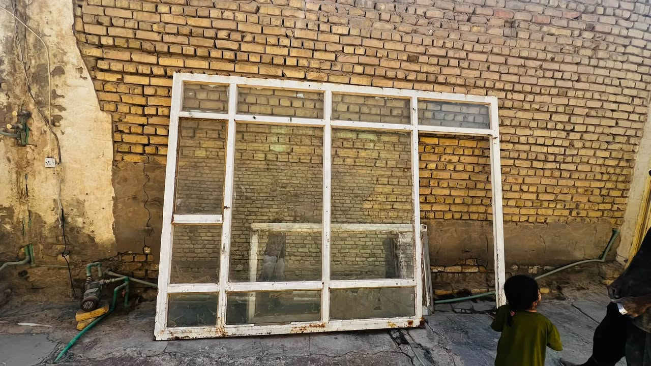 جام خان للبيع السعر 100 وبي مجال 
العرض 3و40ول ارتفاع 2 و40
كامله هيه ول باب مالتهه
للتواصل ***********
