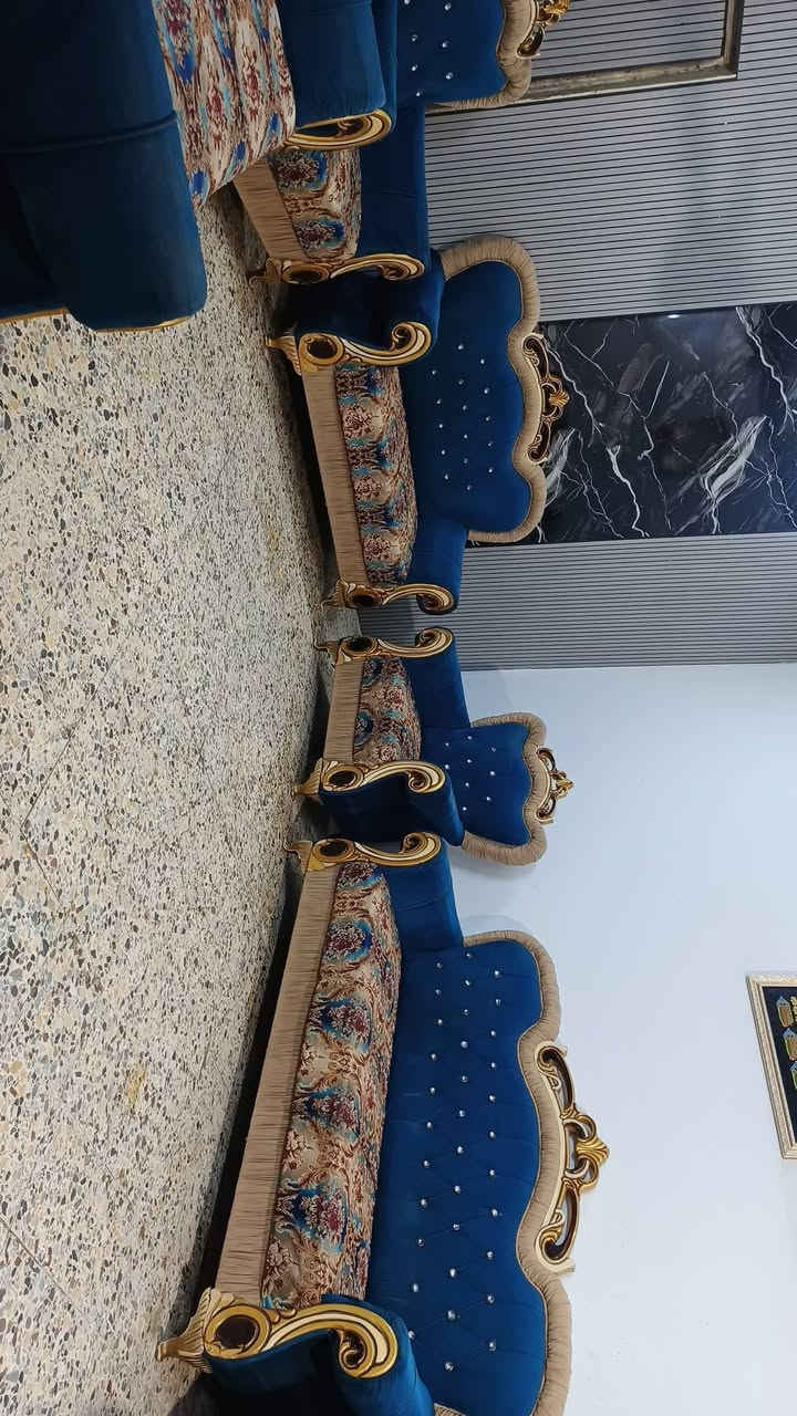 تتخم 10 مقاعد ملكي تكمه    نضيف جدا نضيف سعر 325 وبي مجال مكان البياع يوجد توصل بكروه رقم يوجد وتساب ***********
