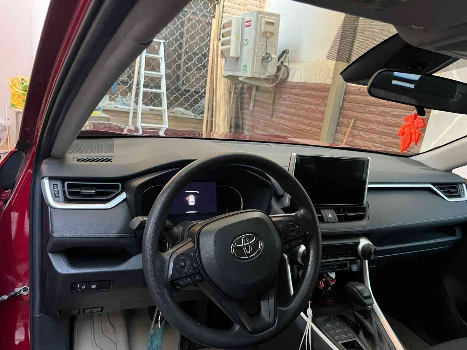 للبيع راف فور موديل 2023 وارد أمريكي بانزين فقط السياره مكفول فقط بارد جديده جداً ماشيه 14وقابل للزياده.. مواصفات LE خير من الله تقريباً وكاله السعر 25$ بيها مجال استفسار الاتصال ***********
