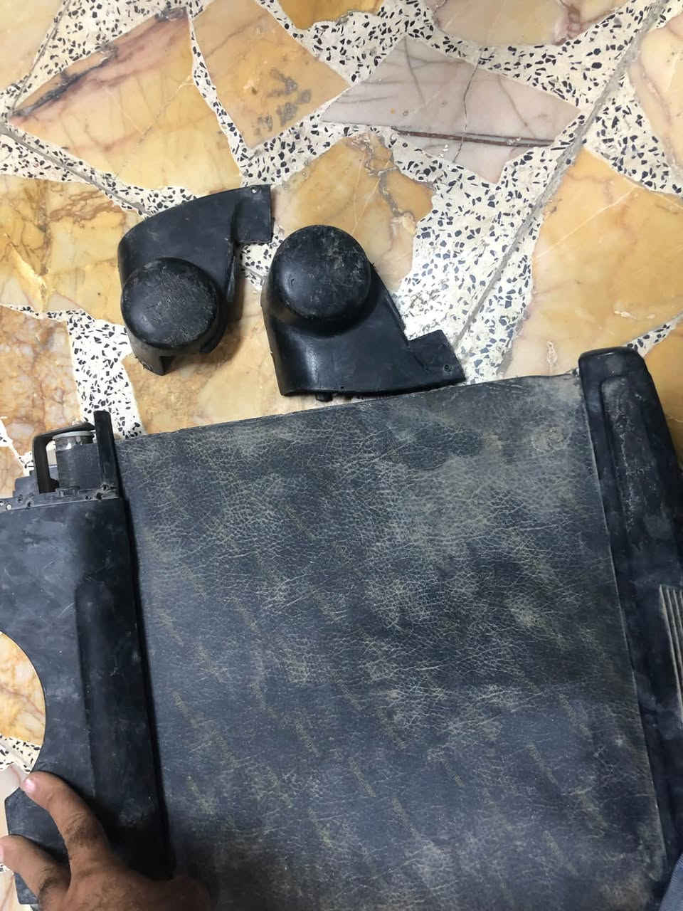 السلام عليكم 
برده مال دراجه منغولي 
كامله مكمله كما في الفيديو كبل تشدها 

السعر  ٣٠ وبيها مجال 

***********
