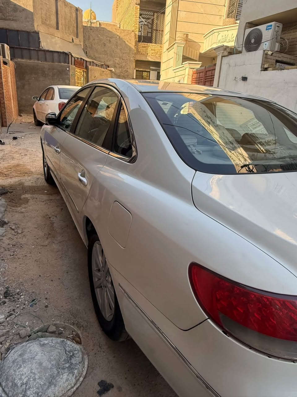 ازيرا 2008
لون ابيض خليجي مصبوغه حزام
السعر. 78 ورقة 
كير محرك تبريد مكفول

***********
