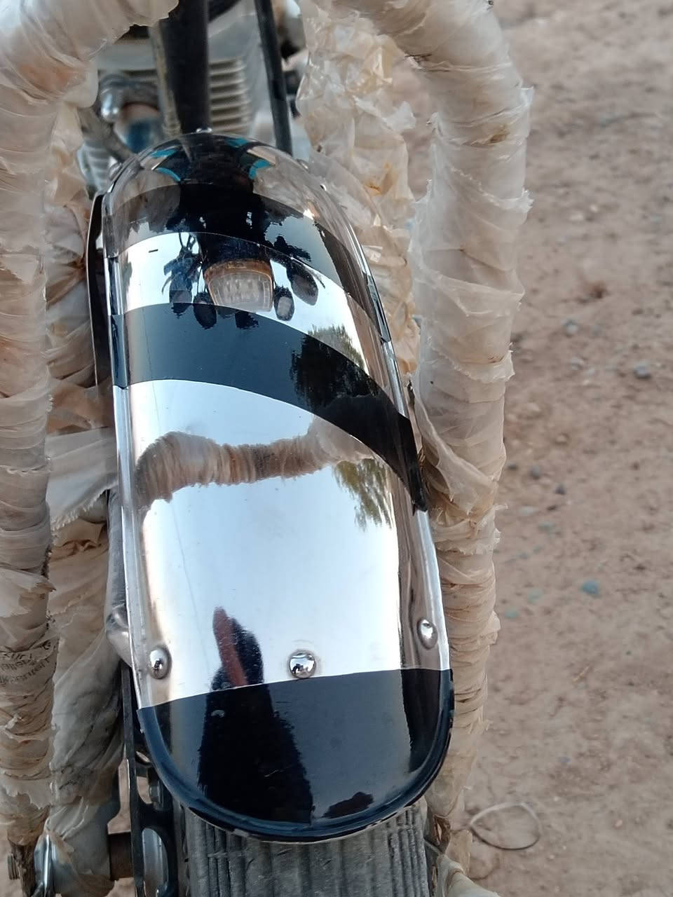 السلام عليكم
سولنك 22 للبيع 4 گير

محرك مفتوح شرط 

صالنصه فول صوت جديده

لا صرف ولا بخار هندر واحد

محرك شرط يدگ سلولي ما تسمع صوت

كهربائيات شلع شغاله شاشة السرعه شغاله

تايرات جدد خلفي امامي وياله اشعره طعگ مابيهن

ماطور مال جناي شرط ماتصرف علي ربع

دبلات خلفي امامي شغالات مال شركه

السعر 460 وبي مجال اتصل وتدلل

مكاني الحلوات ***********
