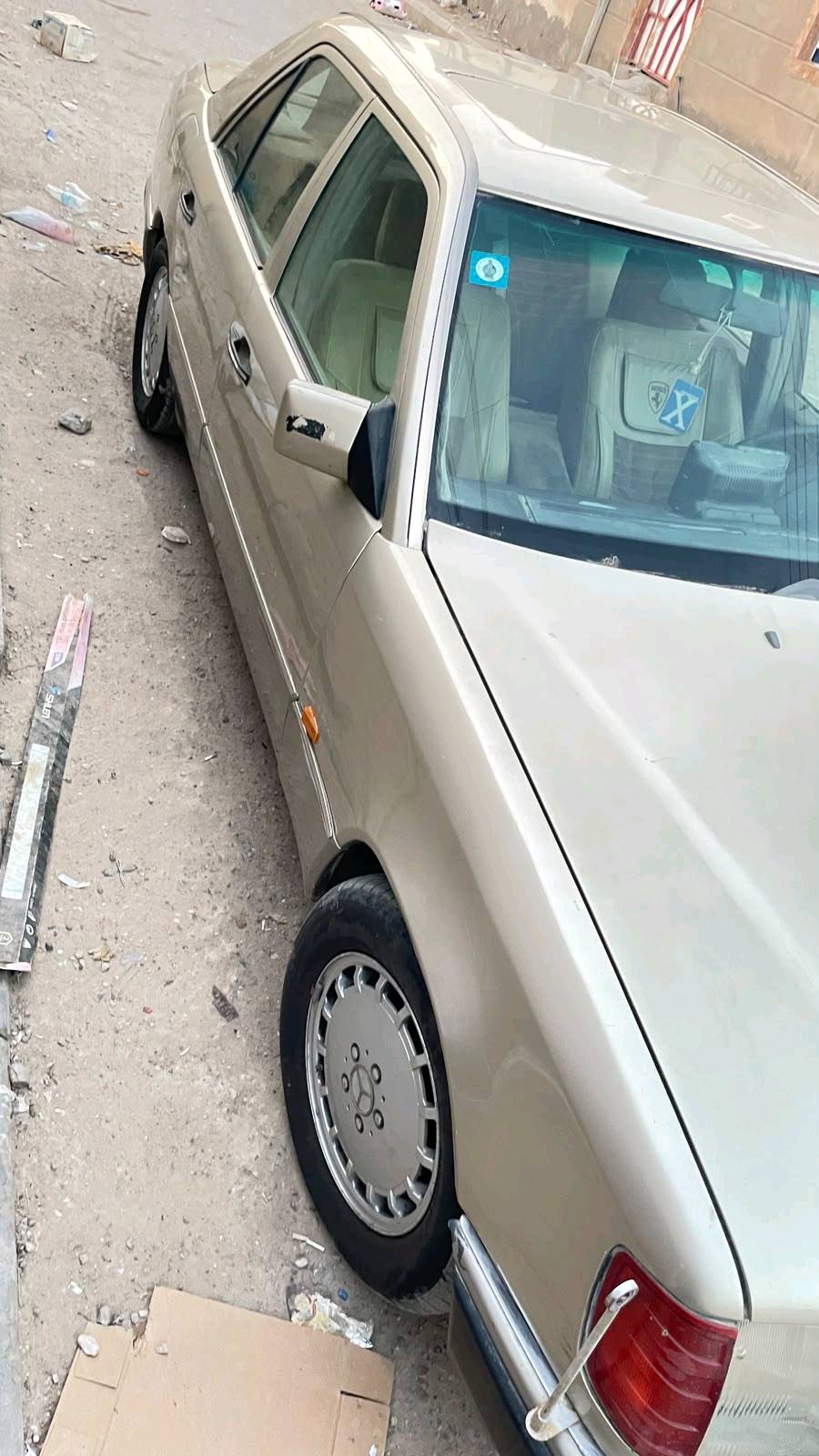 مارسدس دب مديل  89 ضربته فقط الباب الخلفي جهة العبري قواعد وحده سليمه وثانيه طاكه وتاركه ما معمره رقم بغداد انكليزي 
***********
سعر ٥٥ وبيه مجال قليل