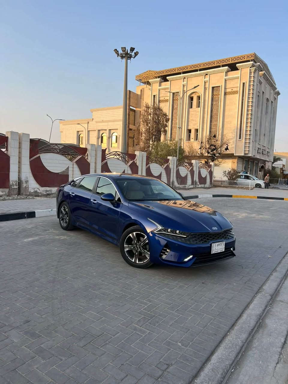السلام وعليكم كيا موديل ٢٠٢١  السياره مستعمل بيها قطعتين تبديل باب وجاملغ جهه الصدر 

وبيها مكانات بارد السياره خليجي باسمي السياره باقي الها سنه ويخلص اقساطها ومواصفات كشن مخمل وشاشه جبيره لد خلفي كامل وباقي المواصفات  معروفه مال هليجي وكاله شارع السعدي السياره رقم بصره 
للتواصل ***********
