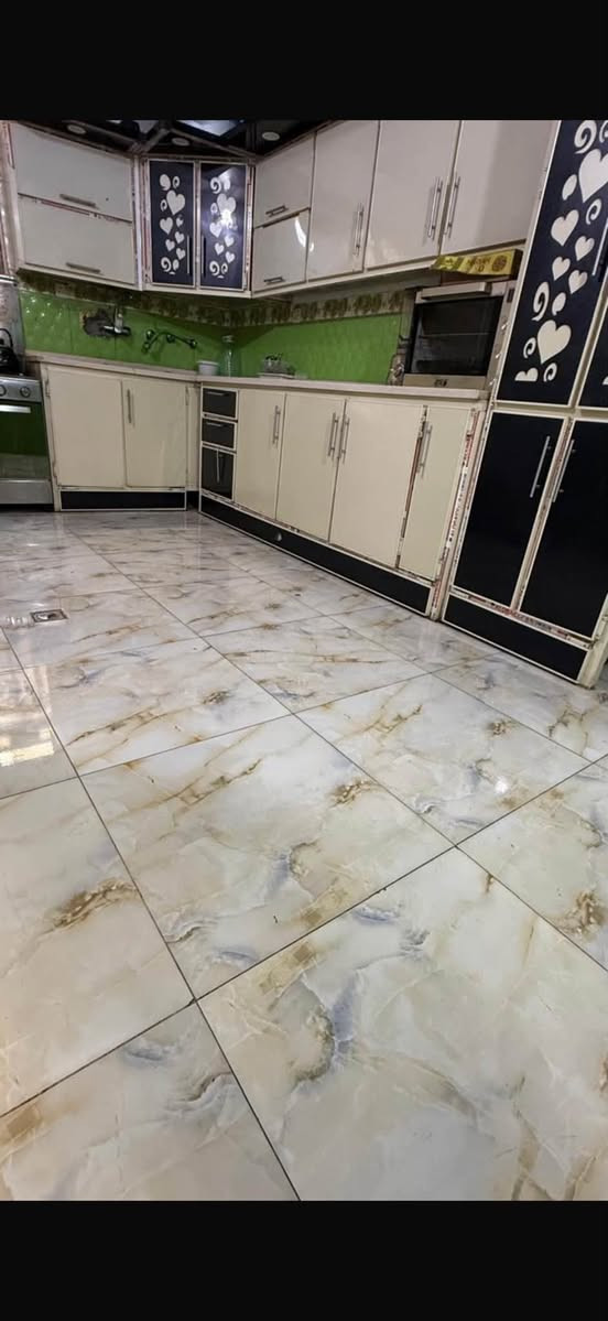بيت للبيع طابو صرف طابقين 200 متر ثلاث غرف نوم واستقبال وصالتين كبيرات وكراج سيارتين واربع حمامات وثلاث مناور كربلاء حي العامل قرب مول الباقر للاستفسار ***********
***********السعر 190 وبيه مجال
