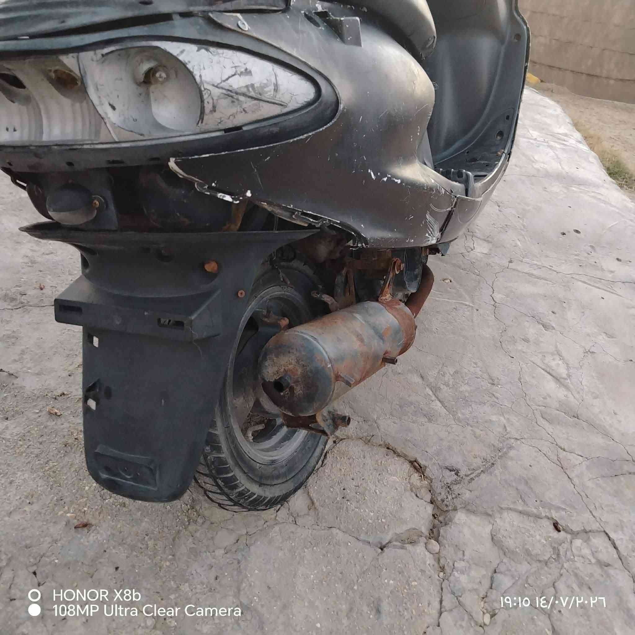 سلام عليكم
دراجه للبيع شغاله شرط هندر واحد كهربائيات شغاله تايرات جدد مكينه بيها خيط دخان مكان شاميه وهذه رقم تليفوني 
***********
