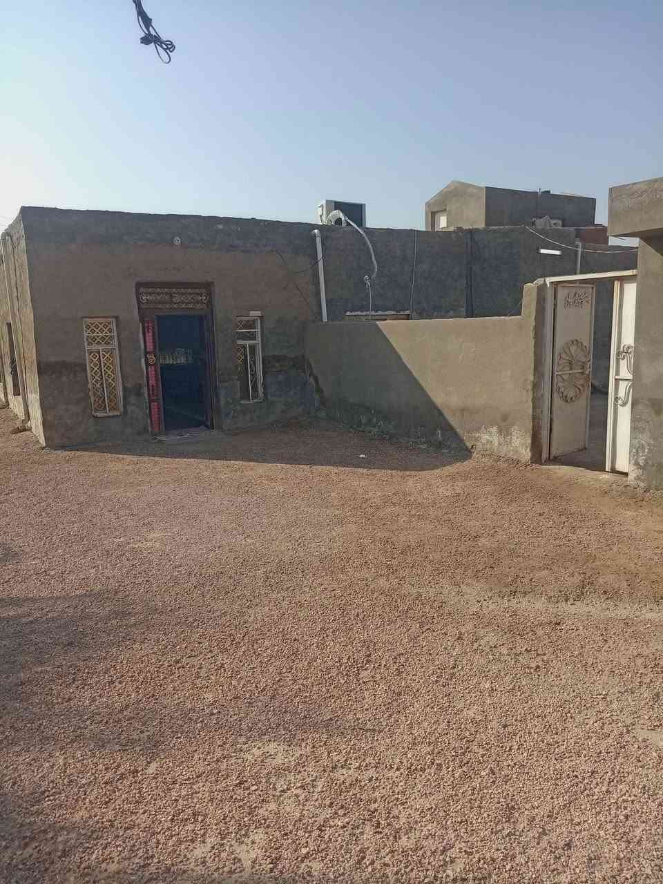 بيت البيع يتكون من ٣قرف ومطبخ وصاله وبراني بيت جاهز المساحه ٧٠٠ متر المكان ال بحجر سعر خاص  ***********
