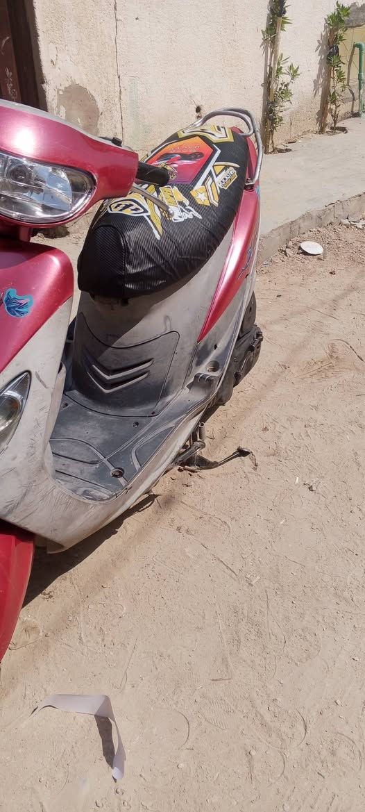 السلام عليكم دراجه للبيع ما مفتوحه حلوه شلعه معدل صالنسر رياضيه كهربائيه شغاله اي نقص ما سلف هندر هذا رقمي ***********
