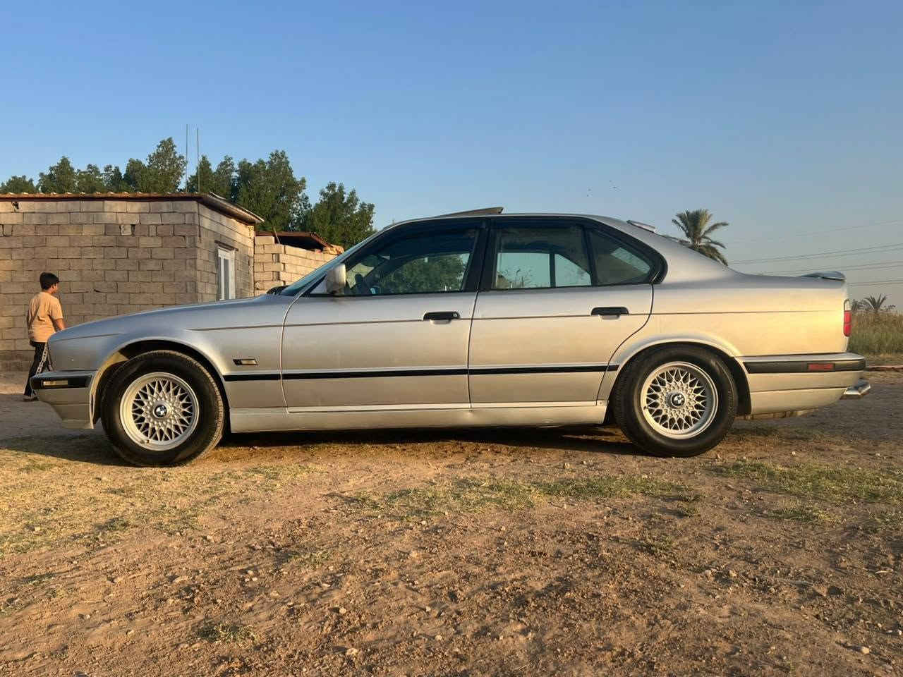 سلام عليكم ورحمة الله وبركاته
BMW 525i               6 سلندر 
سياره للبيع او مراوس حسب القناعه
مكينه وگير وكهربائيات كفاله
تدفئه تبريد شغال
باتري شاده جديد قبل 3 أشهر
وياله خليه تايرات بحاله جيده
حداديه 70 ٪
مكينه خير من الله لاصرف ولاتبخير
فتحه سلايد روف طگتين
دبل جكمچه
منظومه ماي ومنظومه لايتات جديده
سنويه بأسمي تحويل ثاني يوم
مكاني بغداد بسمايه
لاستفسار عل الرقم *********** واتساب
