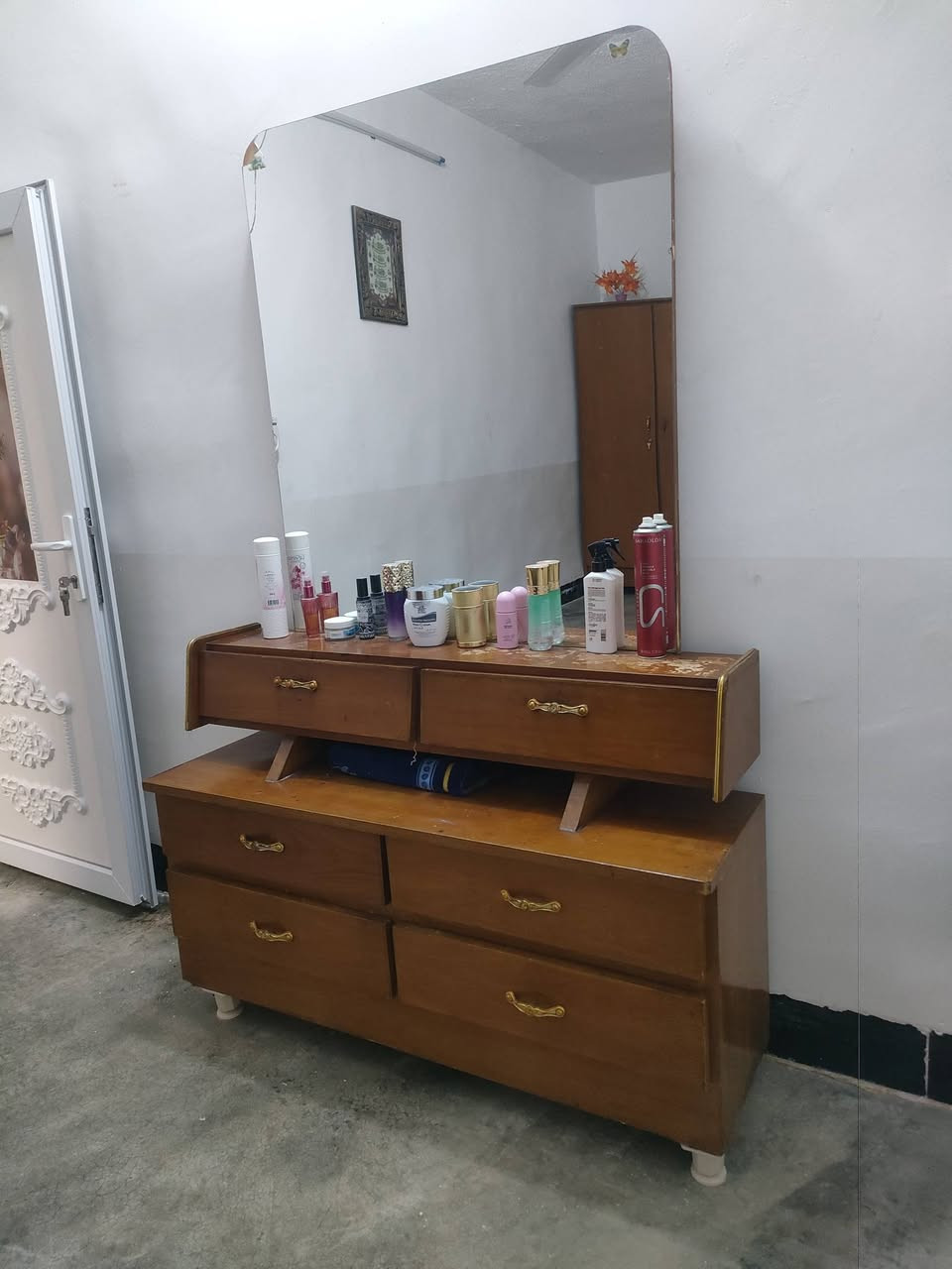 كنتور+ ميزتواليت صاج احطاطه نضيفات كلش للبيع الكنتور عرضه مترين و90
صاج احطاطه
الكنتور 250 وبي مجال
الميز 50 
العنوان سليمان بيك ***********
