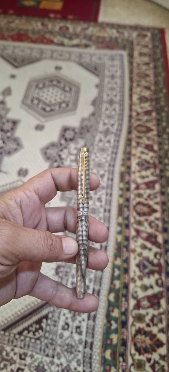 قلم باركر • فضة ٩٢٥ • ريشة ذهب ١٤